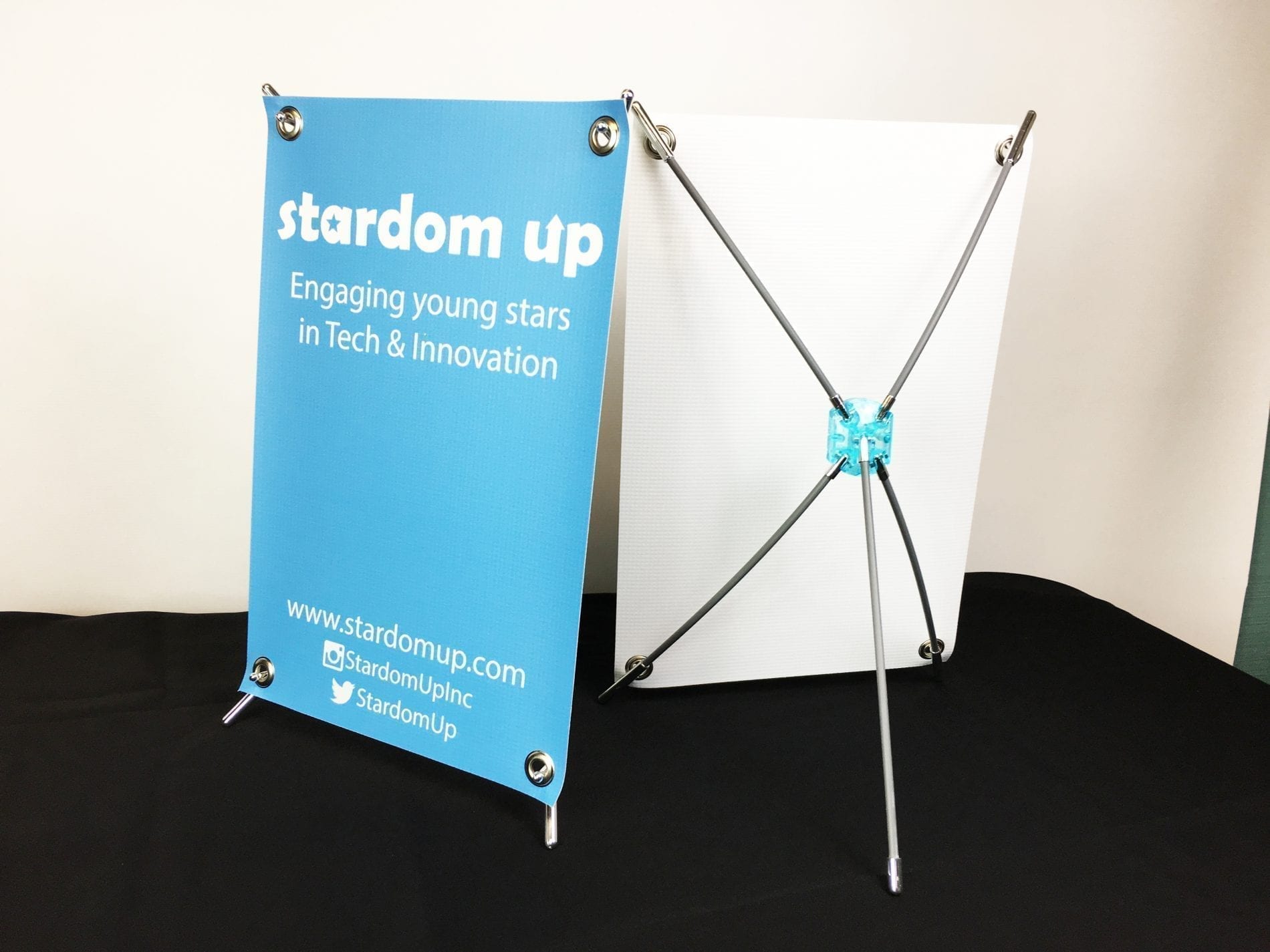table-top-x-type-banner-stand-display-scaled